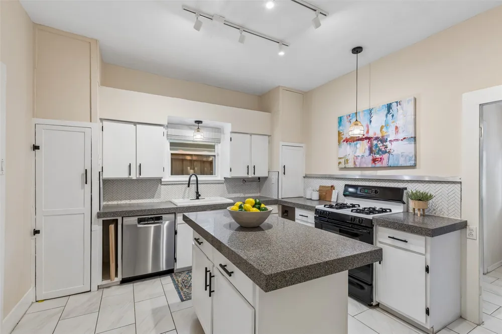 802 Turner Avenue Dallas, TX 75208