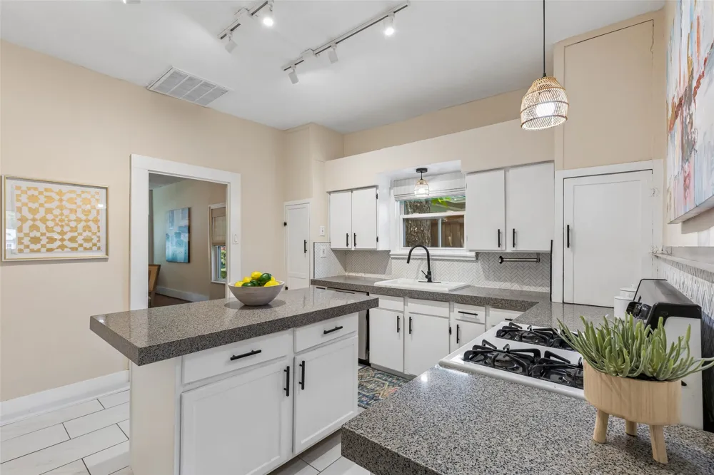 802 Turner Avenue Dallas, TX 75208