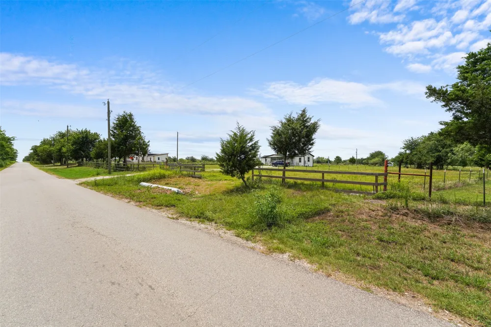 2308 County Road 3417 Wills Point, TX 75169