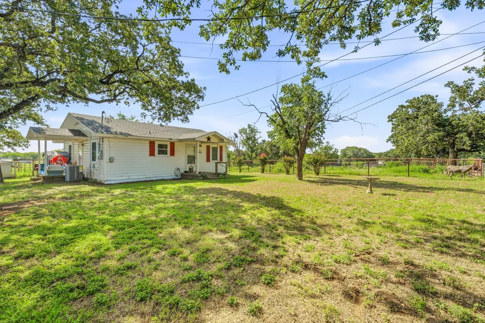 3704 County Road 801 Cleburne, TX 76031