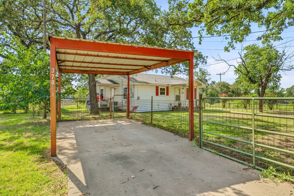3704 County Road 801 Cleburne, TX 76031