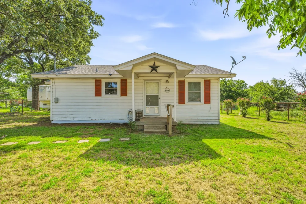 3704 County Road 801 Cleburne, TX 76031