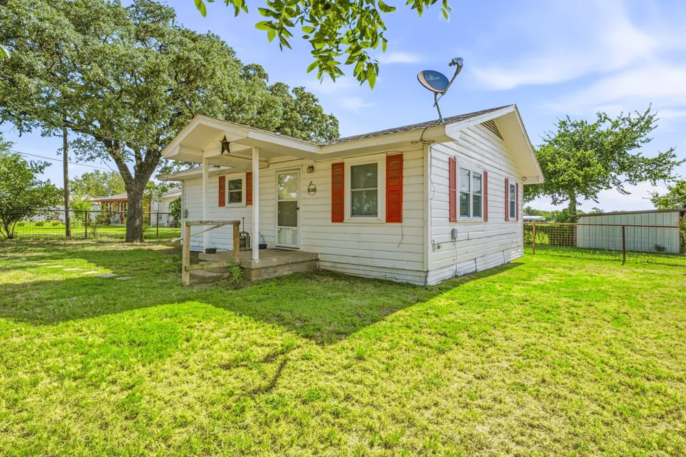 3704 County Road 801 Cleburne, TX 76031