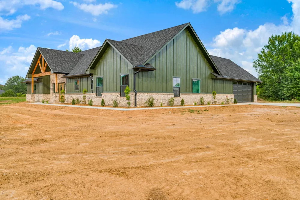 829 Private Road 44005 Blossom, TX 75416