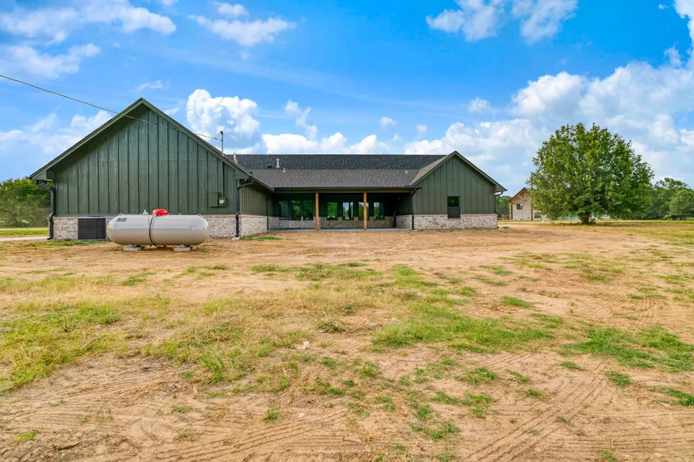 829 Private Road 44005 Blossom, TX 75416