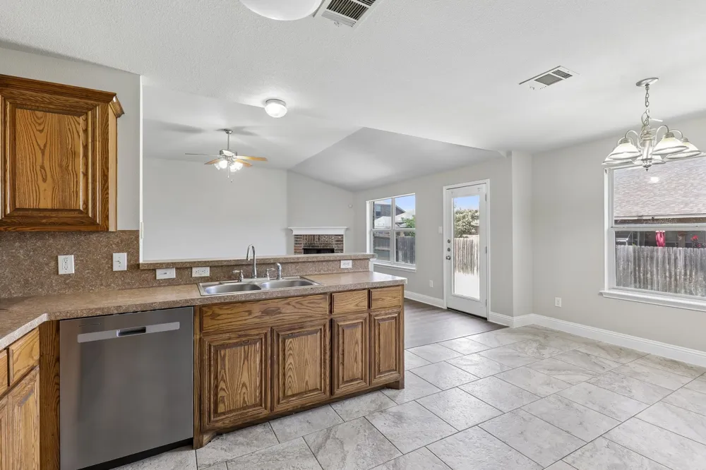 1702 La Caya Drive Mansfield, TX 76063