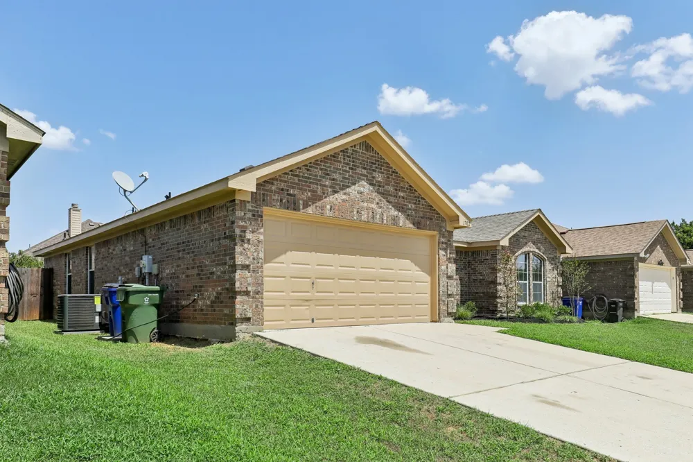 1702 La Caya Drive Mansfield, TX 76063