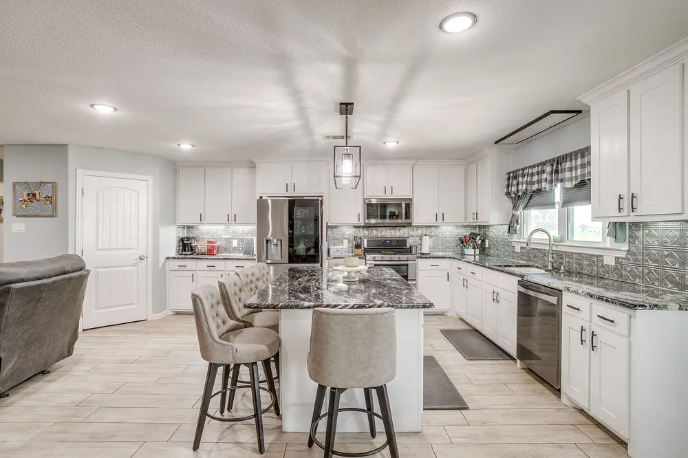 207 Trails End Poolville, TX 76487