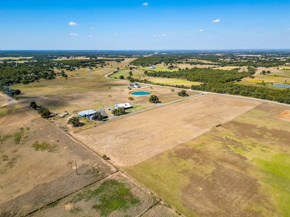 207 Trails End Poolville, TX 76487