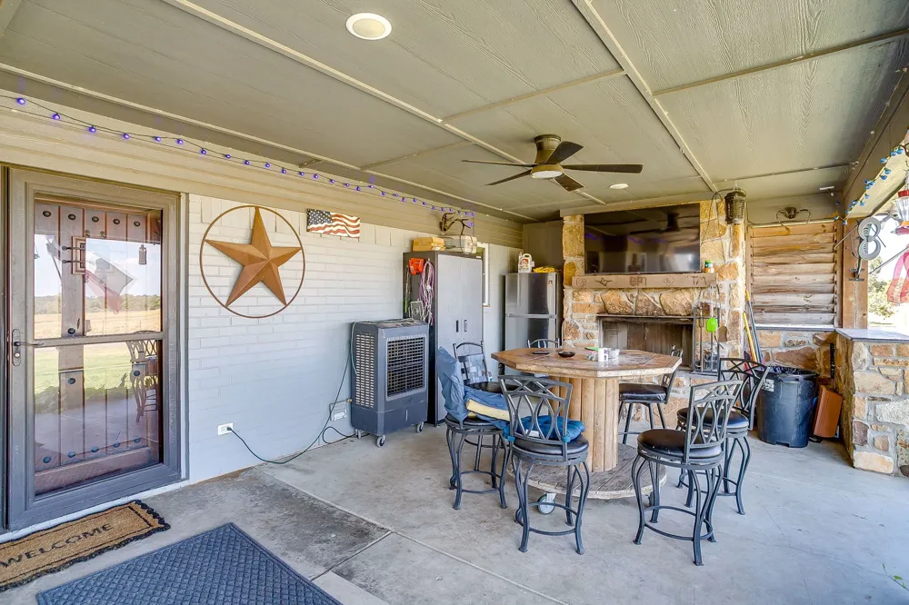 207 Trails End Poolville, TX 76487