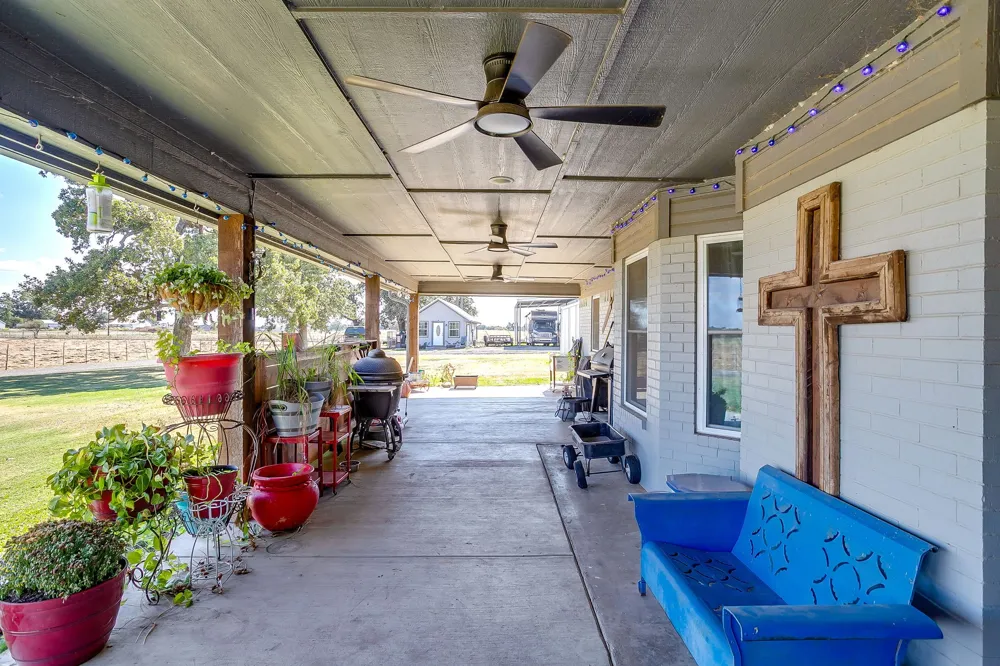 207 Trails End Poolville, TX 76487