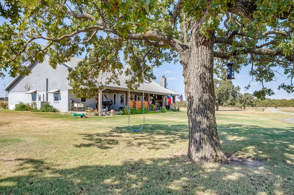 207 Trails End Poolville, TX 76487