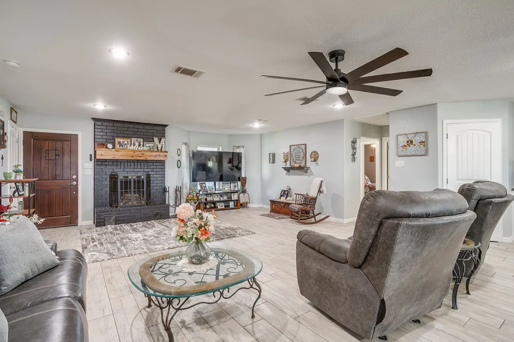 207 Trails End Poolville, TX 76487