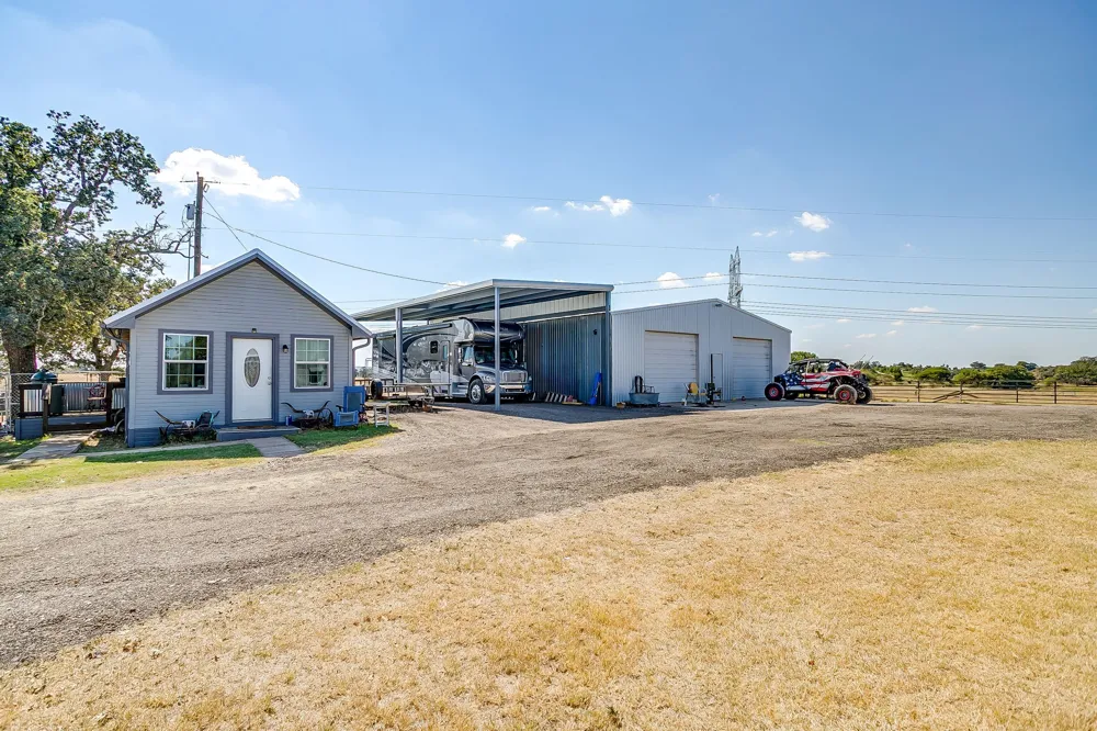 207 Trails End Poolville, TX 76487