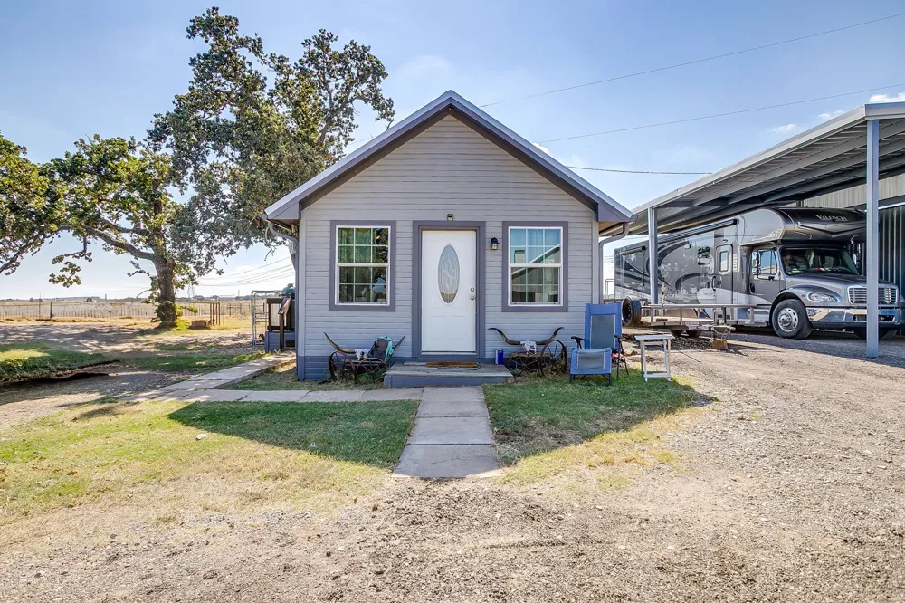 207 Trails End Poolville, TX 76487