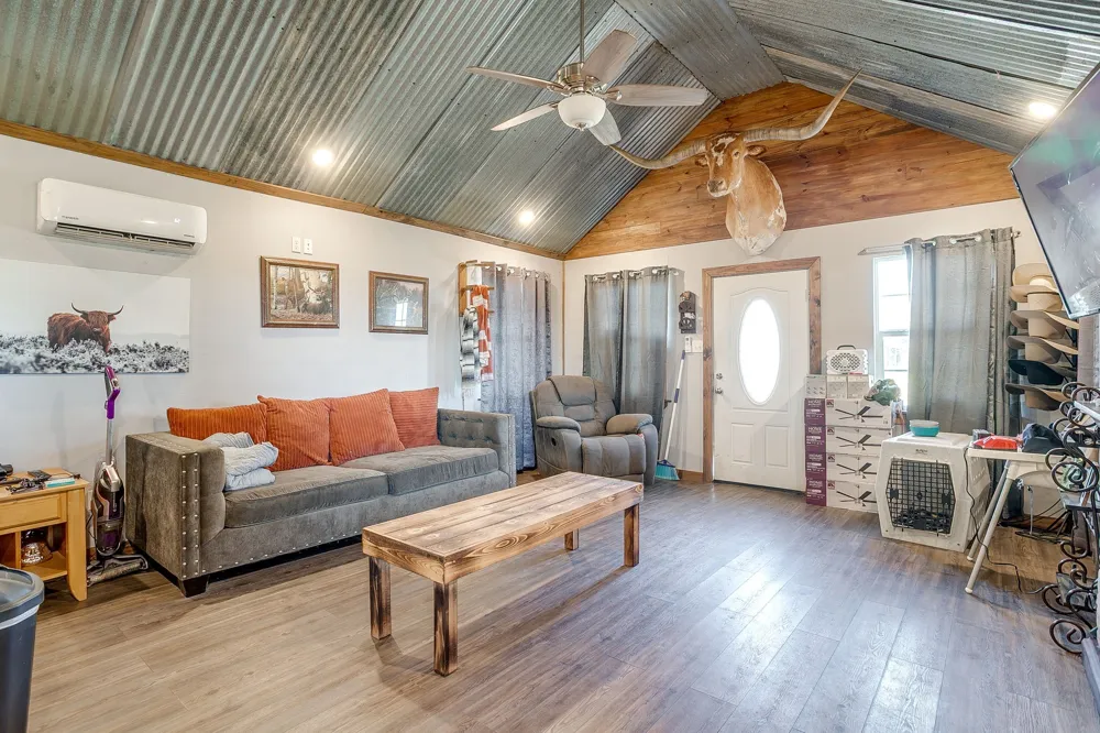 207 Trails End Poolville, TX 76487