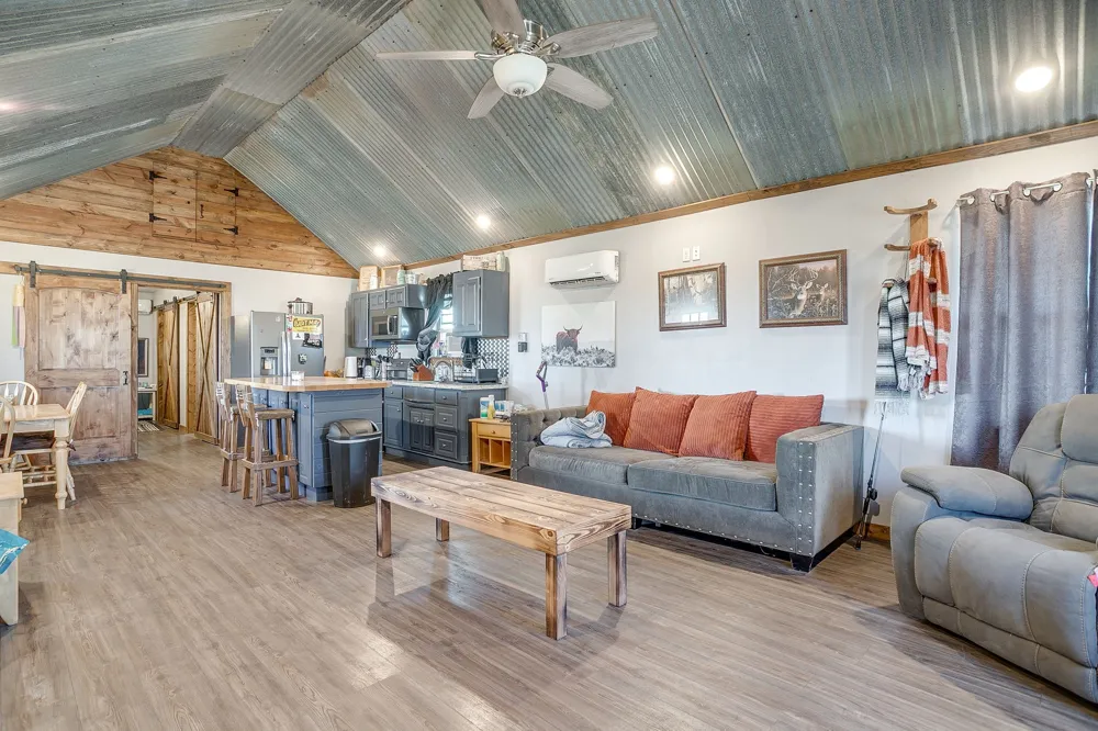 207 Trails End Poolville, TX 76487
