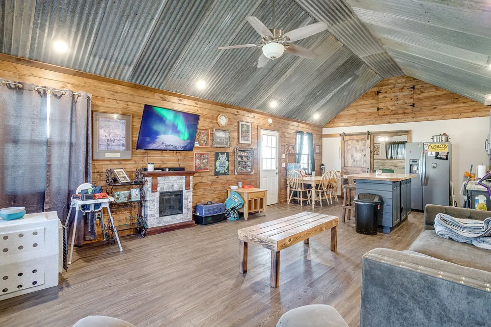 207 Trails End Poolville, TX 76487