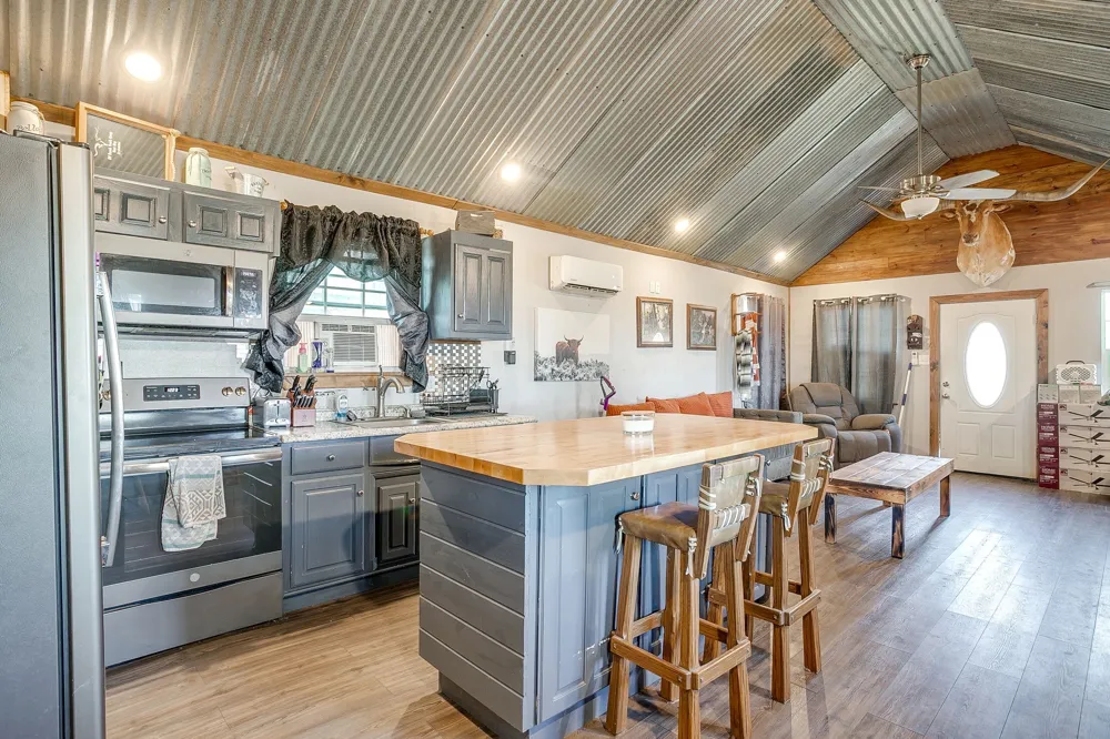 207 Trails End Poolville, TX 76487