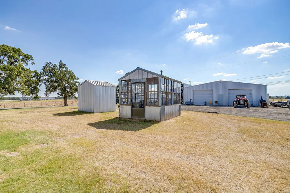 207 Trails End Poolville, TX 76487