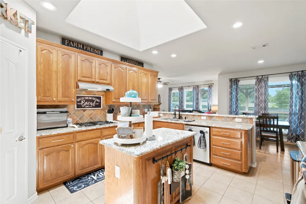 8 Tallwood Lane Edgecliff Village, TX 76134