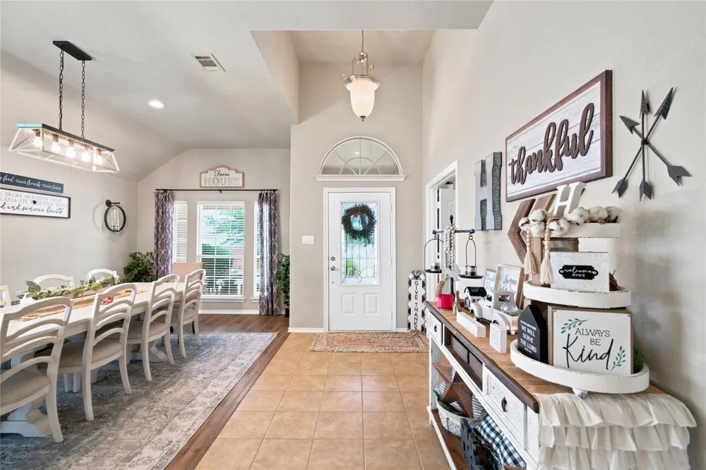 8 Tallwood Lane Edgecliff Village, TX 76134