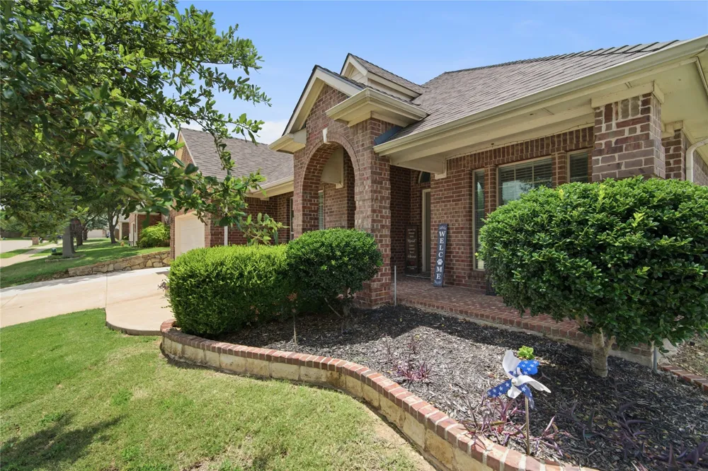 8 Tallwood Lane Edgecliff Village, TX 76134