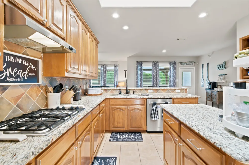 8 Tallwood Lane Edgecliff Village, TX 76134