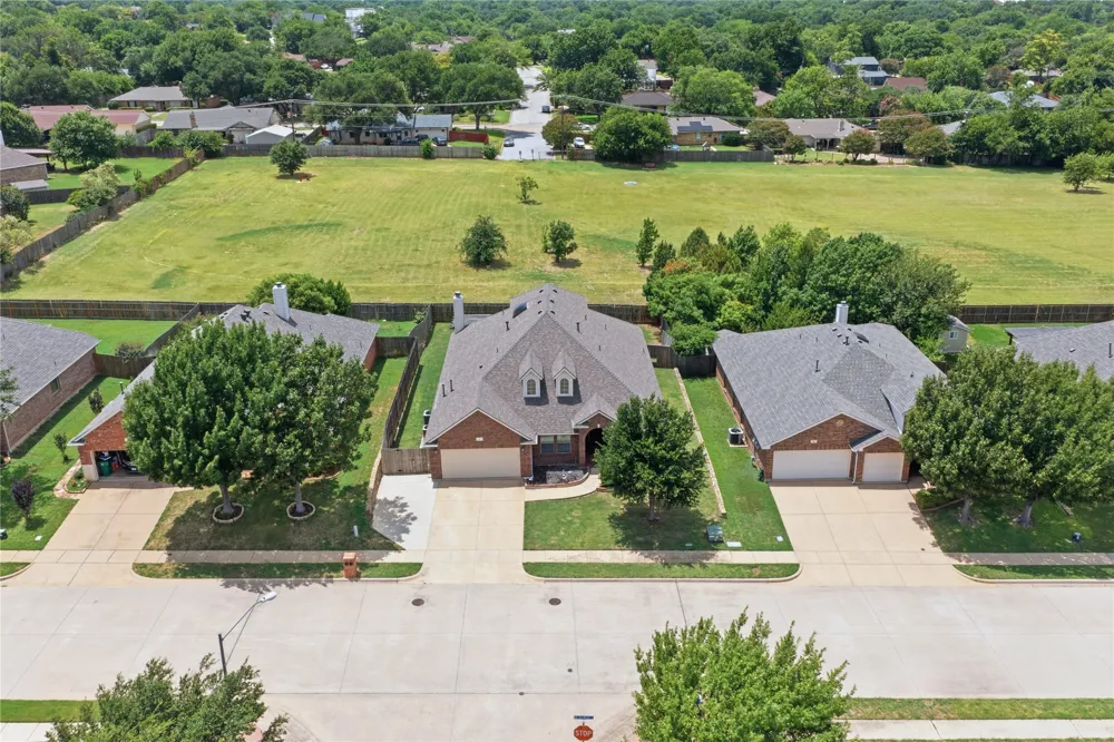 8 Tallwood Lane Edgecliff Village, TX 76134