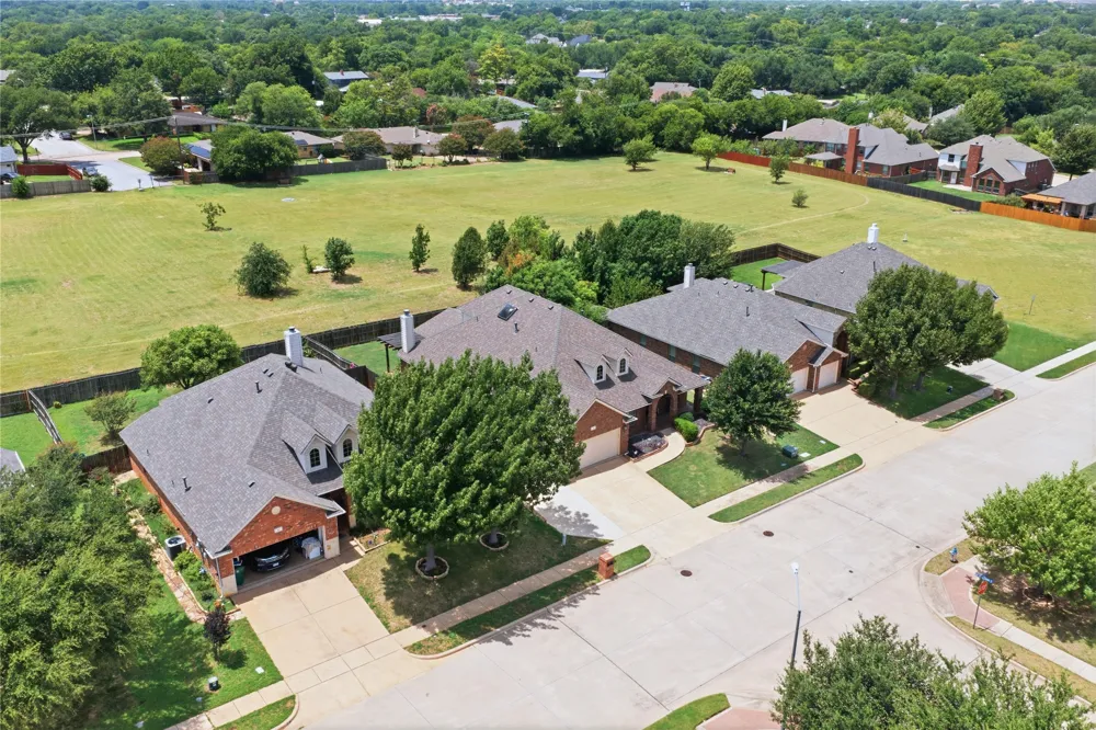 8 Tallwood Lane Edgecliff Village, TX 76134