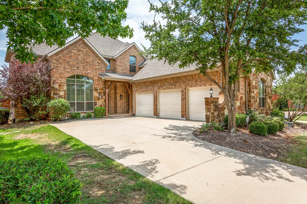 900 Fannin Drive Lantana, TX 76226