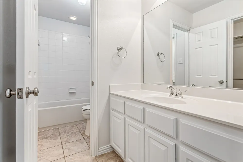 900 Fannin Drive Lantana, TX 76226