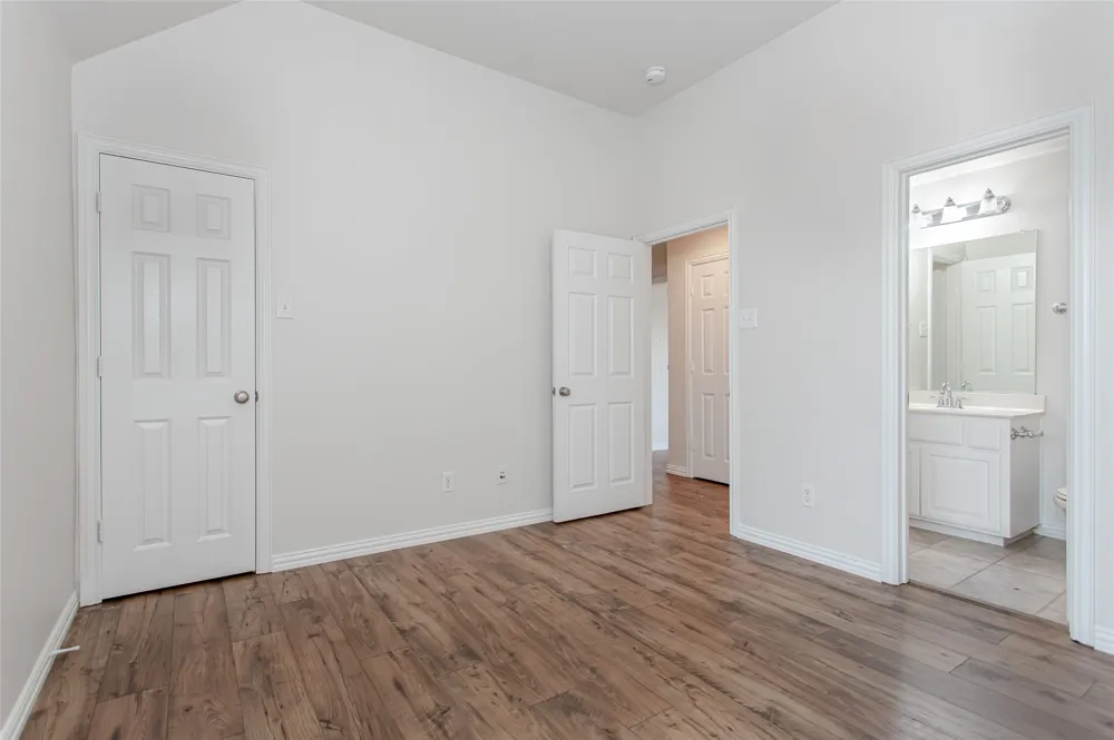 900 Fannin Drive Lantana, TX 76226