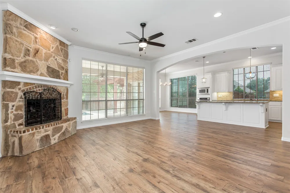 900 Fannin Drive Lantana, TX 76226