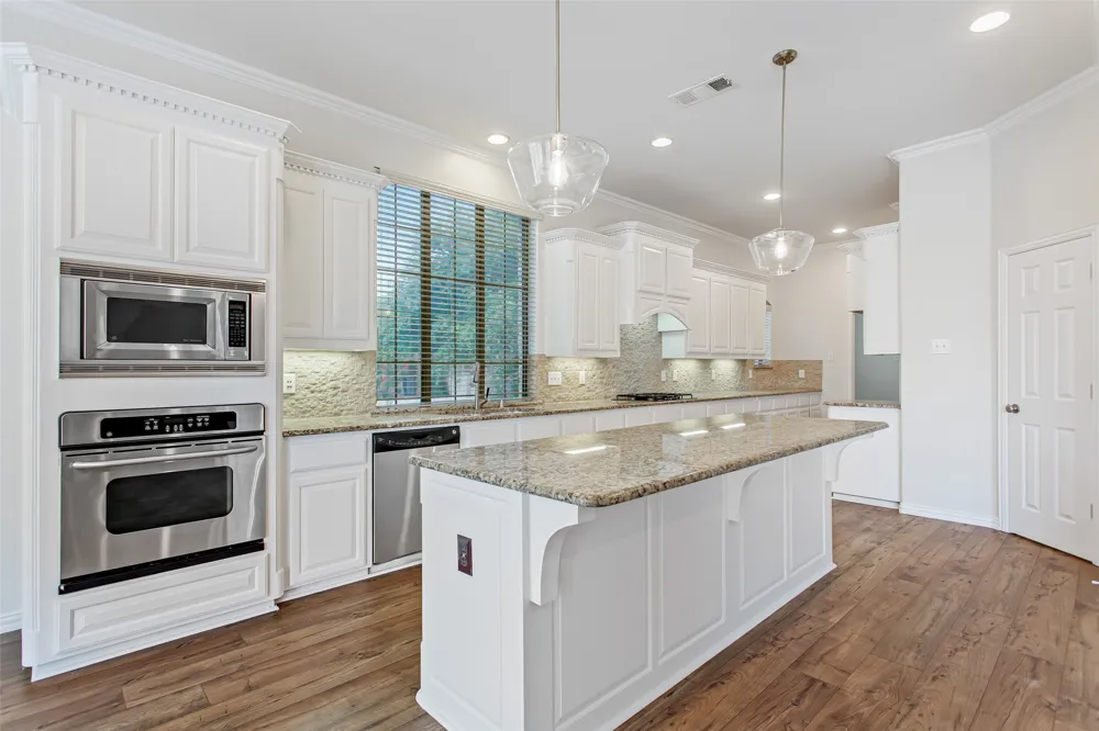 900 Fannin Drive Lantana, TX 76226