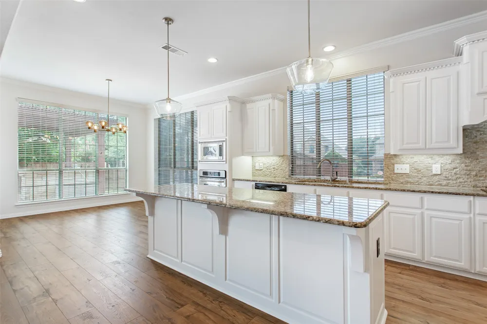 900 Fannin Drive Lantana, TX 76226