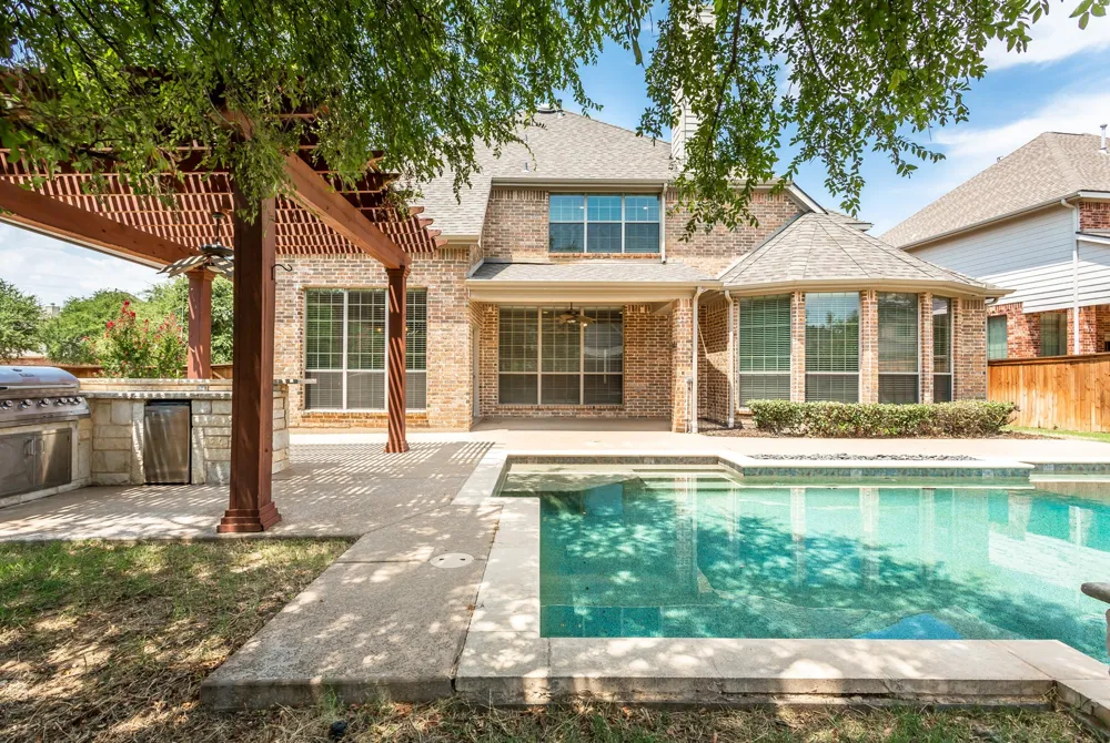900 Fannin Drive Lantana, TX 76226