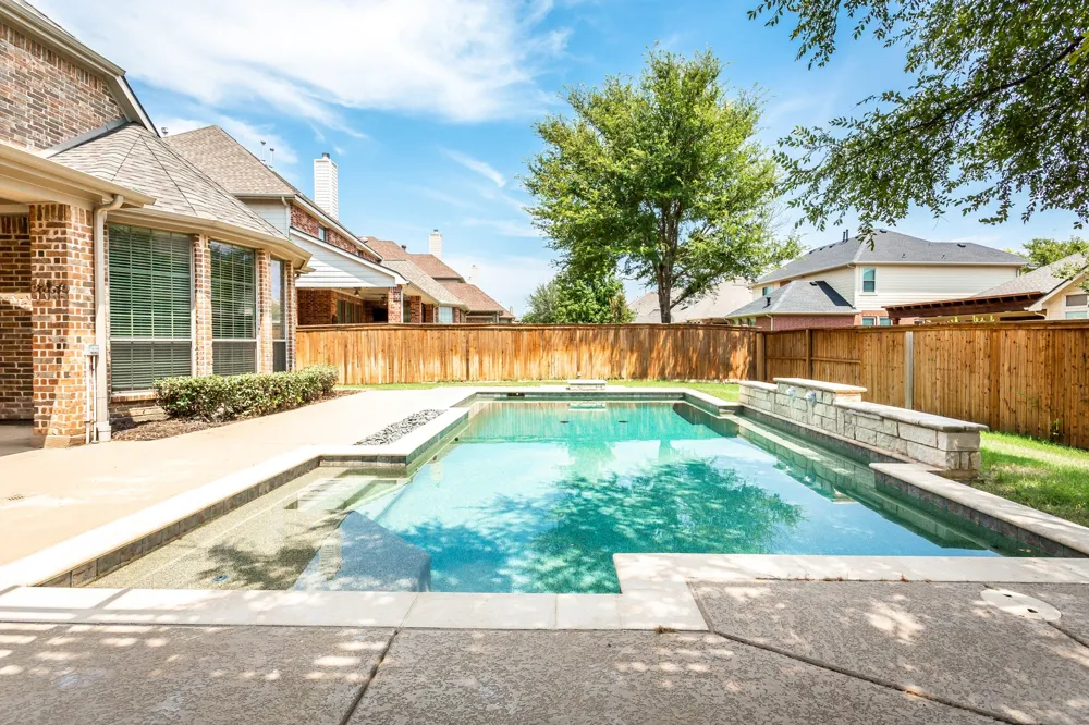 900 Fannin Drive Lantana, TX 76226