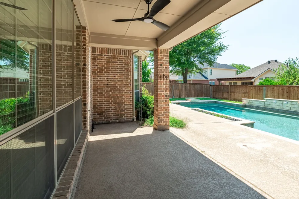 900 Fannin Drive Lantana, TX 76226