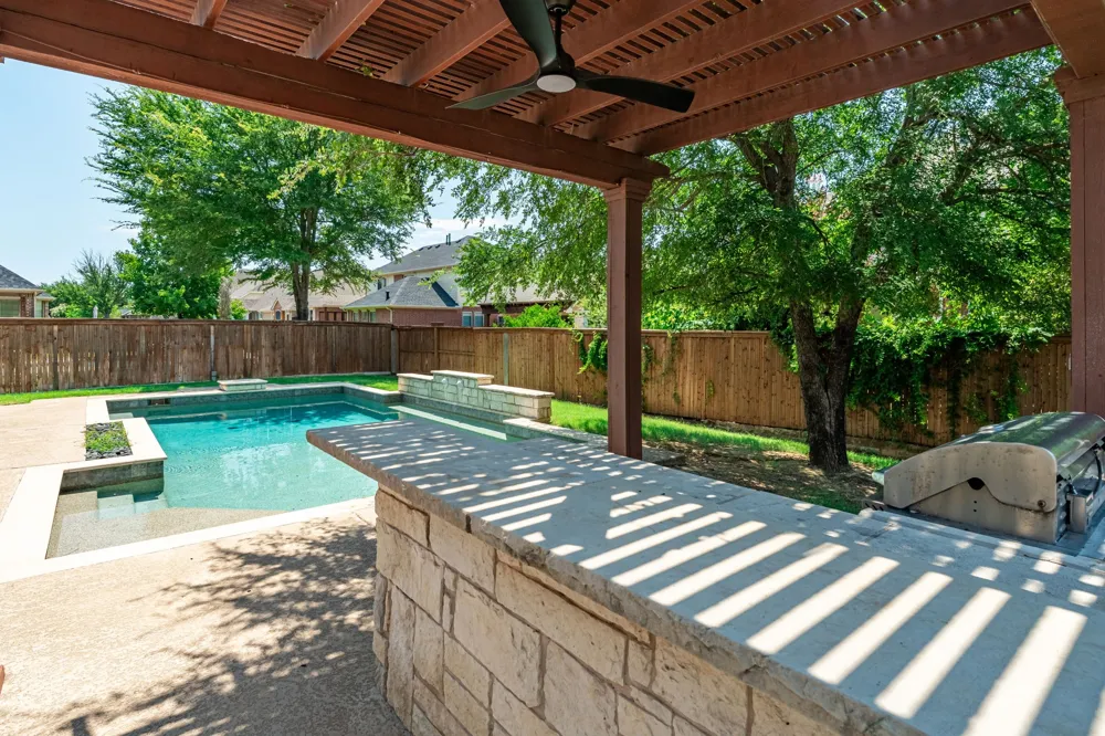 900 Fannin Drive Lantana, TX 76226