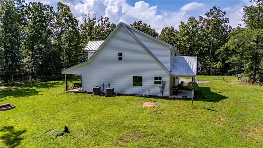 77 Oakwood Ave Summertown, TN 38483
