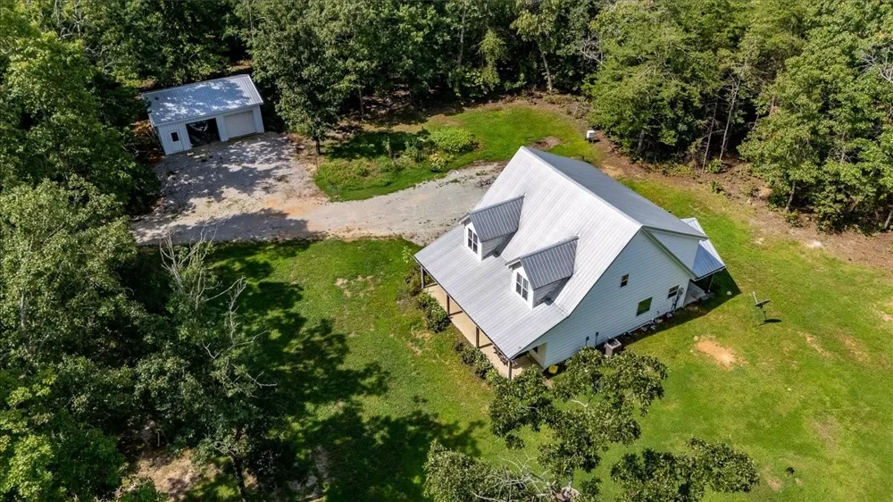 77 Oakwood Ave Summertown, TN 38483