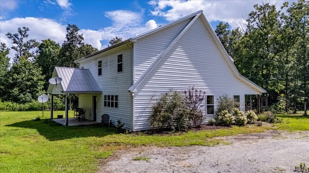 77 Oakwood Ave Summertown, TN 38483