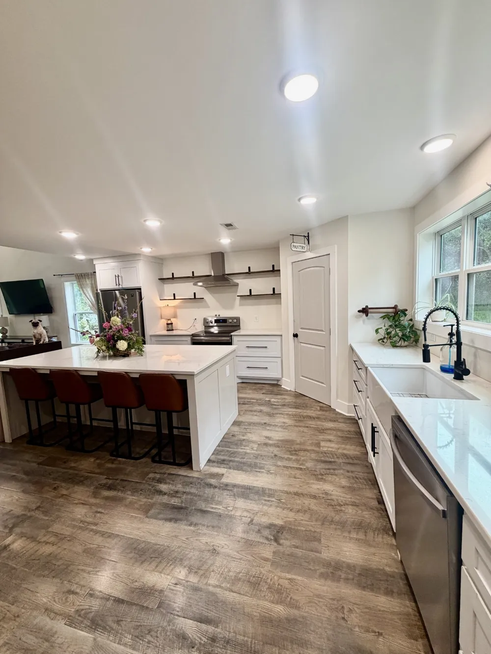 77 Oakwood Ave Summertown, TN 38483