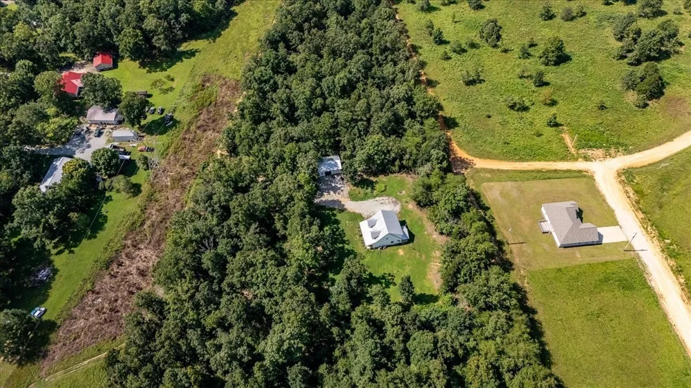 77 Oakwood Ave Summertown, TN 38483