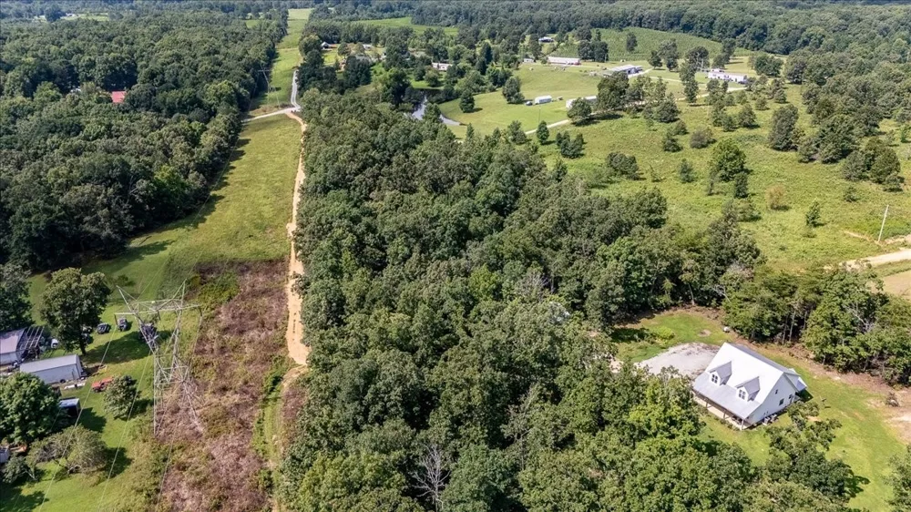 77 Oakwood Ave Summertown, TN 38483