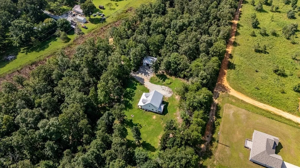 77 Oakwood Ave Summertown, TN 38483