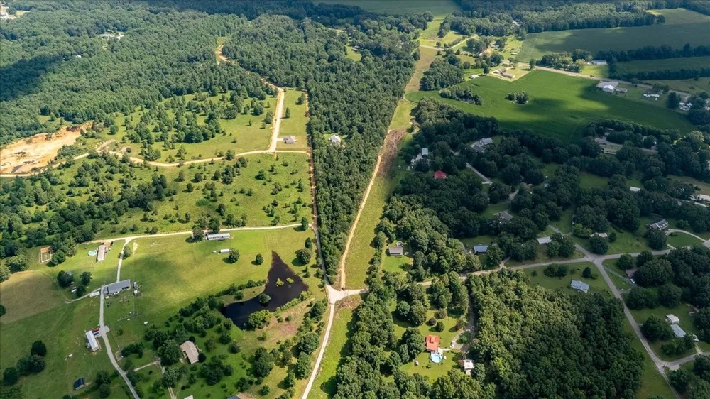 77 Oakwood Ave Summertown, TN 38483