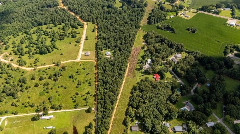 77 Oakwood Ave Summertown, TN 38483