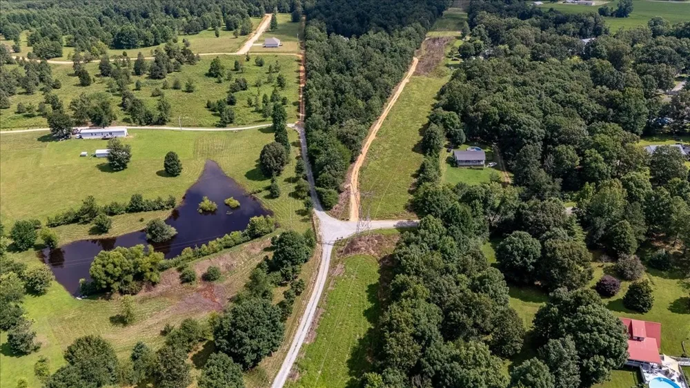 77 Oakwood Ave Summertown, TN 38483